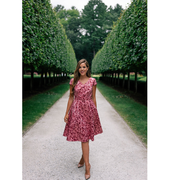 Gal Meets Glam Elle Belted Midi Dress in Rose Wine Size 2 - Picture 10 of 10